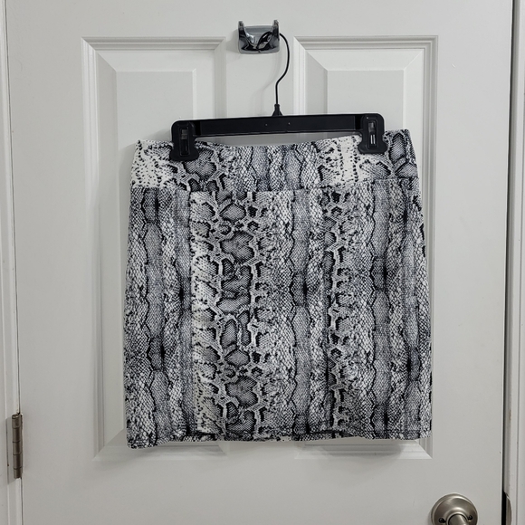 Joe B Snakeskin Print Mini Skirt With Slits - Picture 1 of 7